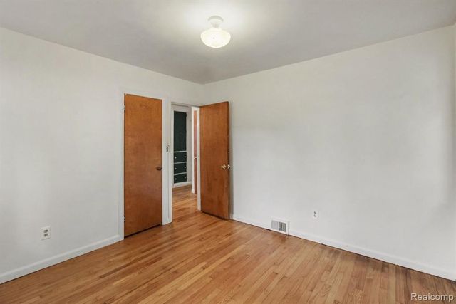 23831 Seneca Street, Oak Park, MI 48237