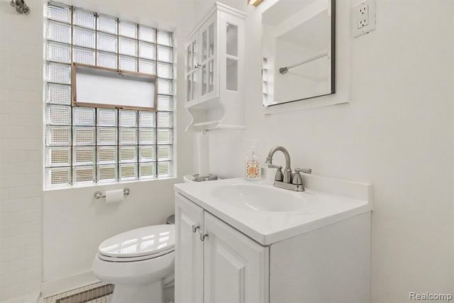 23831 Seneca Street, Oak Park, MI 48237