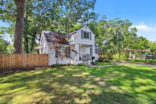 23831 Seneca Street, Oak Park, MI 48237