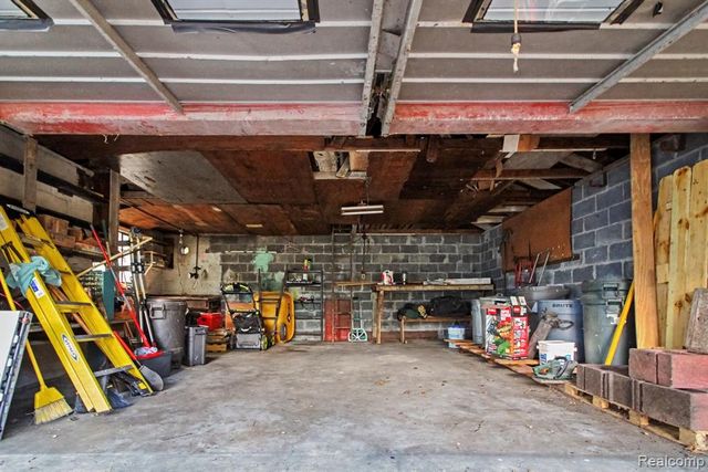 23831 Seneca Street, Oak Park, MI 48237