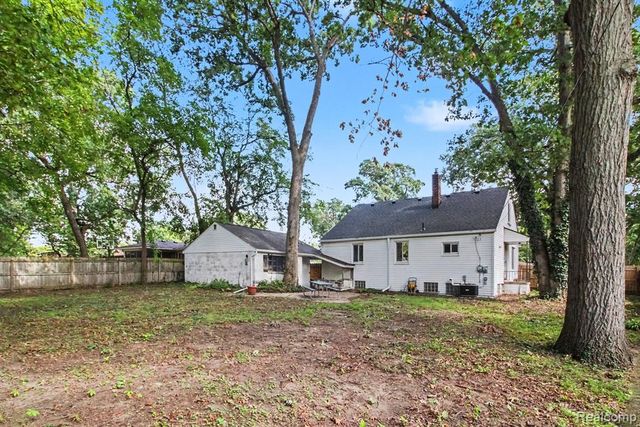 23831 Seneca Street, Oak Park, MI 48237