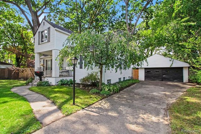 23831 Seneca Street, Oak Park, MI 48237