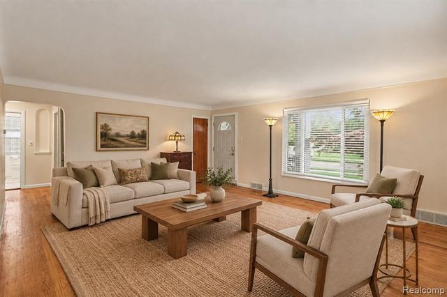 23831 Seneca Street, Oak Park, MI 48237