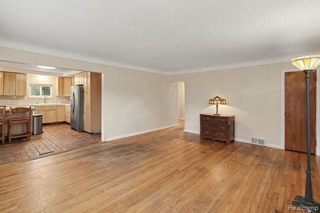 23831 Seneca Street, Oak Park, MI 48237
