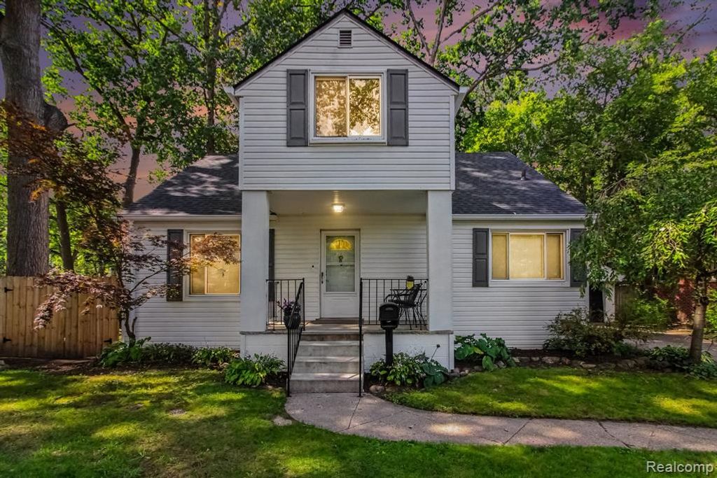 23831 Seneca Street, Oak Park, MI 48237