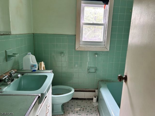 1 Stanley Pl, Chester Twp., NJ 07931