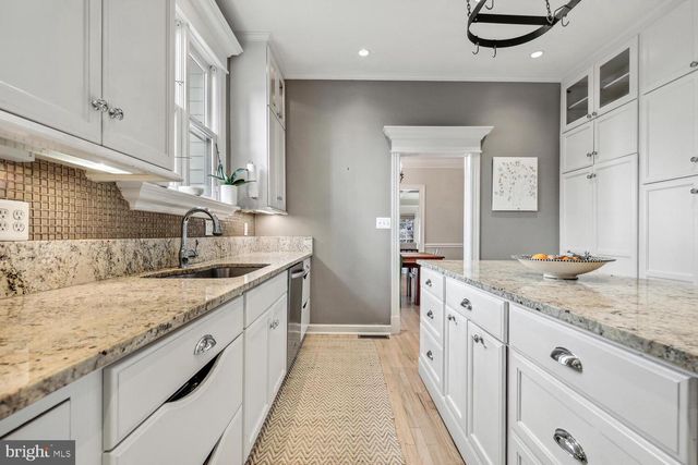 4927 ESKRIDGE TER NW, Washington, DC 20016