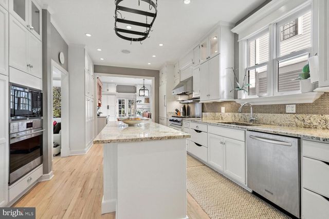 4927 ESKRIDGE TER NW, Washington, DC 20016