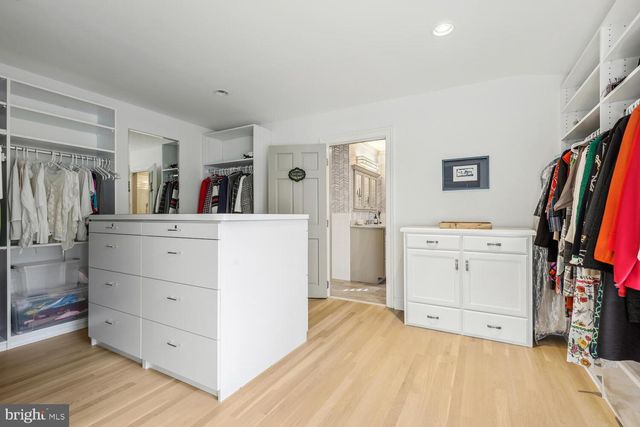 4927 ESKRIDGE TER NW, Washington, DC 20016