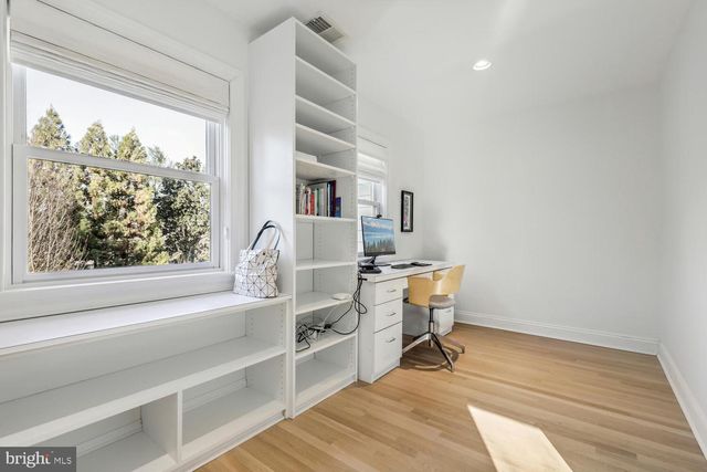 4927 ESKRIDGE TER NW, Washington, DC 20016