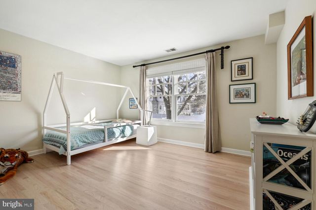 4927 ESKRIDGE TER NW, Washington, DC 20016