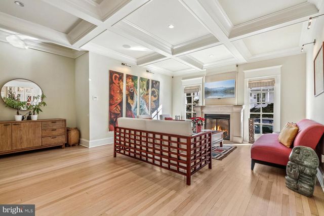4927 ESKRIDGE TER NW, Washington, DC 20016
