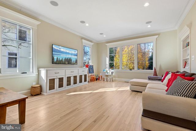 4927 ESKRIDGE TER NW, Washington, DC 20016