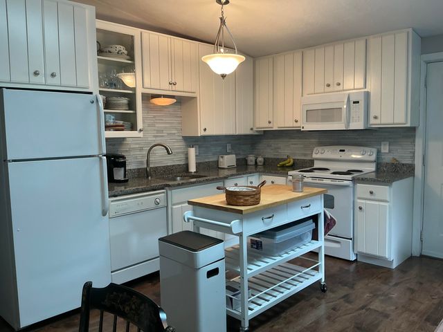 70 Cape Drive APT 1D, Mashpee, MA 02649