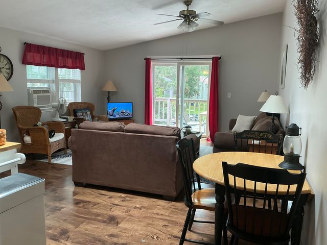 70 Cape Drive APT 1D, Mashpee, MA 02649