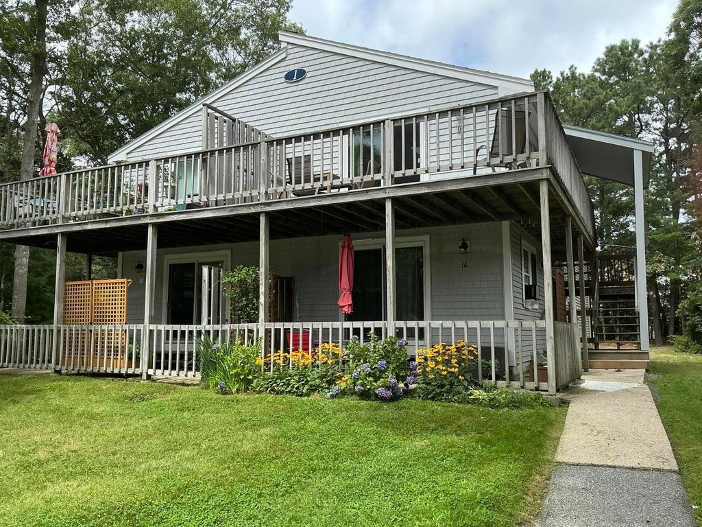 70 Cape Drive APT 1D, Mashpee, MA 02649