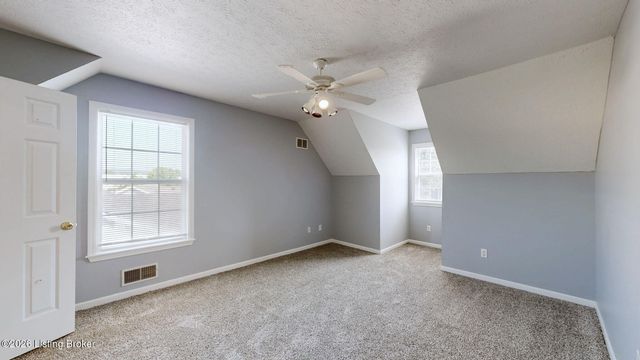 6815 Currington Cir, Louisville, KY 40258