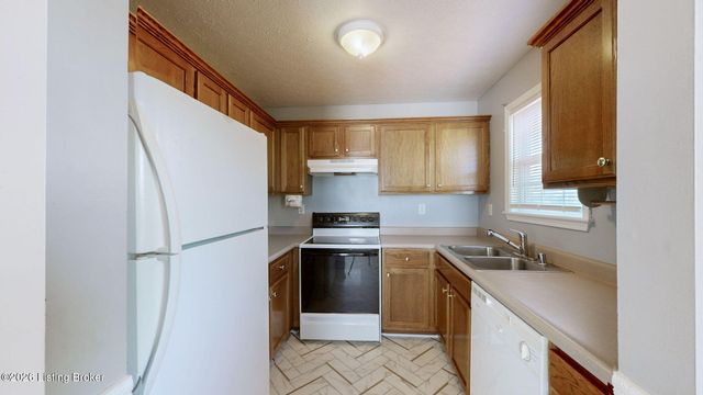 6815 Currington Cir, Louisville, KY 40258