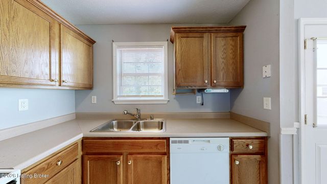 6815 Currington Cir, Louisville, KY 40258