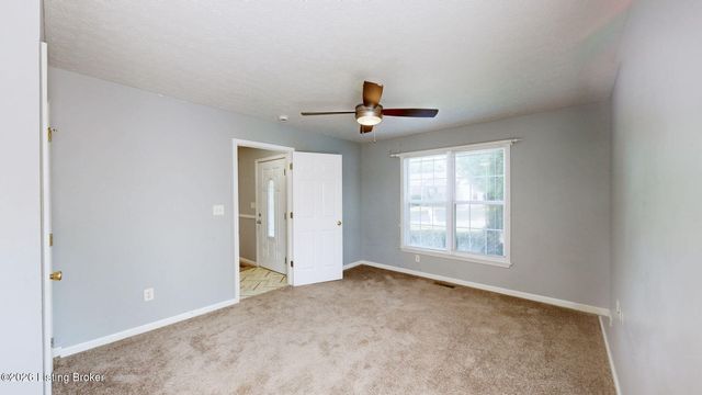 6815 Currington Cir, Louisville, KY 40258