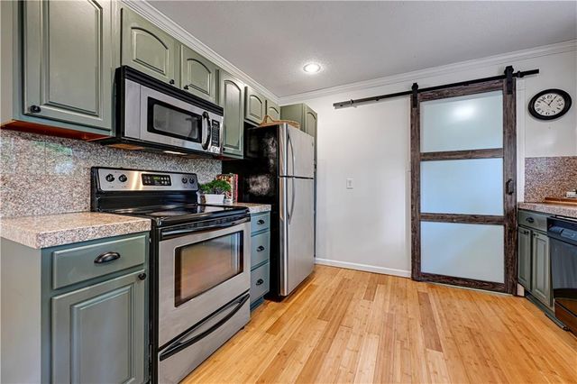 2525 W 79th Street, Prairie Village, KS 66208