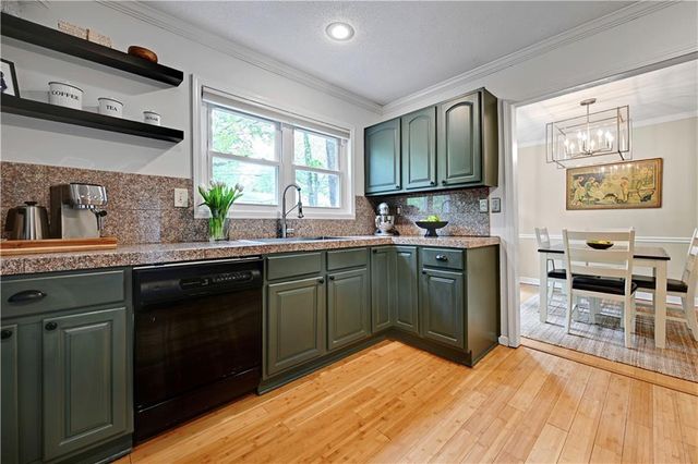 2525 W 79th Street, Prairie Village, KS 66208