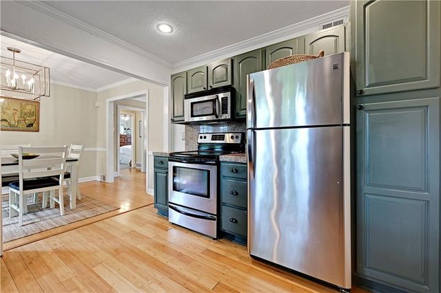 2525 W 79th Street, Prairie Village, KS 66208