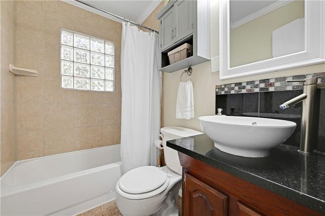 2525 W 79th Street, Prairie Village, KS 66208