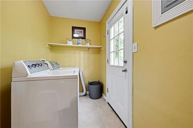 2525 W 79th Street, Prairie Village, KS 66208