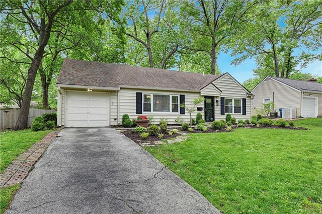 2525 W 79th Street, Prairie Village, KS 66208