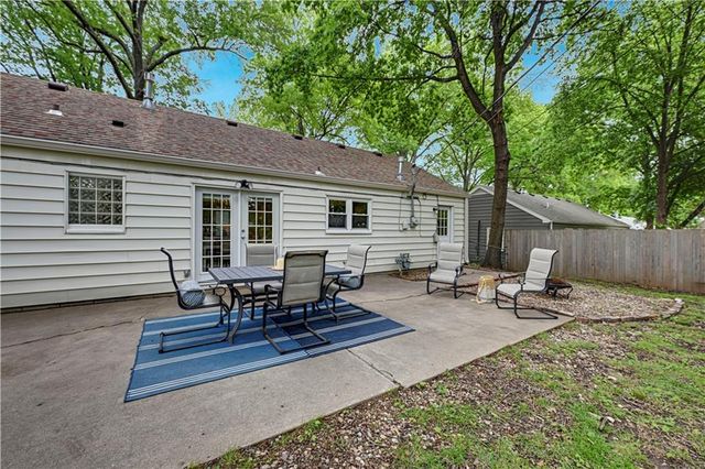 2525 W 79th Street, Prairie Village, KS 66208