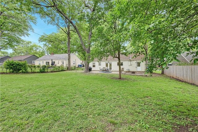 2525 W 79th Street, Prairie Village, KS 66208