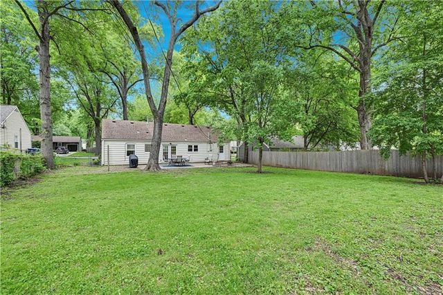2525 W 79th Street, Prairie Village, KS 66208