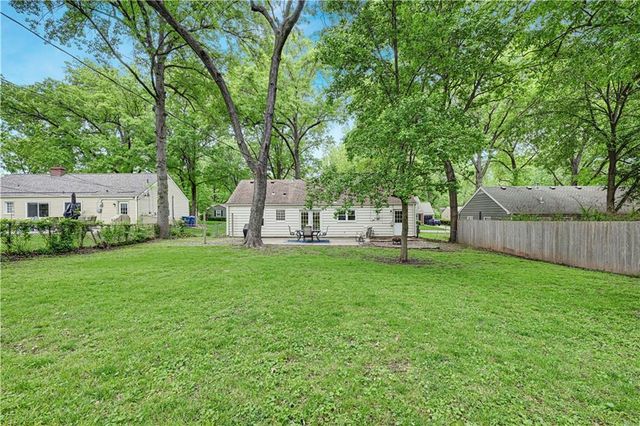 2525 W 79th Street, Prairie Village, KS 66208