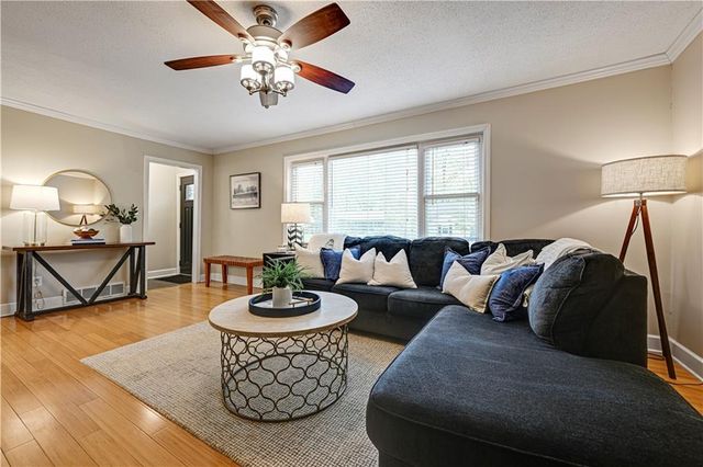 2525 W 79th Street, Prairie Village, KS 66208