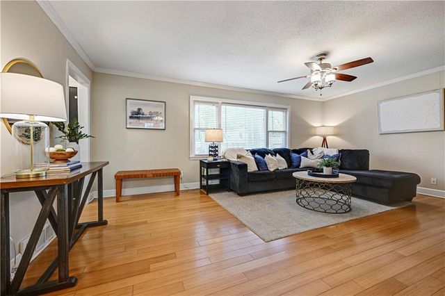 2525 W 79th Street, Prairie Village, KS 66208