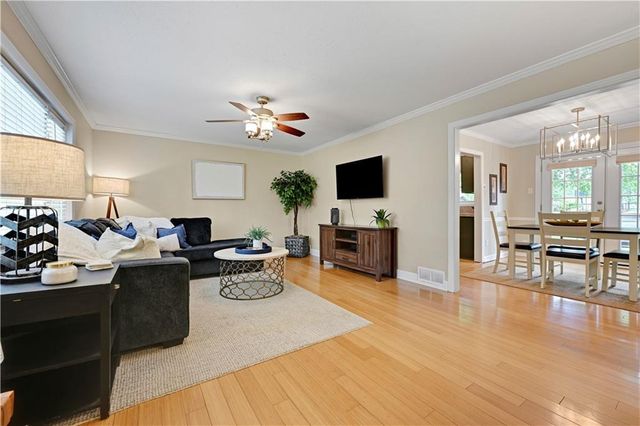 2525 W 79th Street, Prairie Village, KS 66208