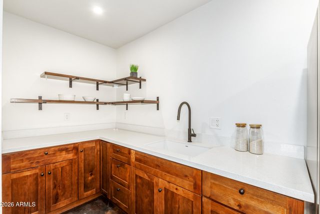 2402 W WELDON Avenue, Phoenix, AZ 85015