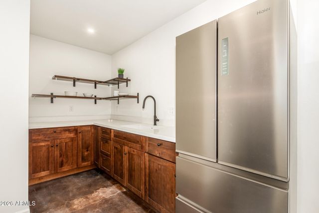 2402 W WELDON Avenue, Phoenix, AZ 85015