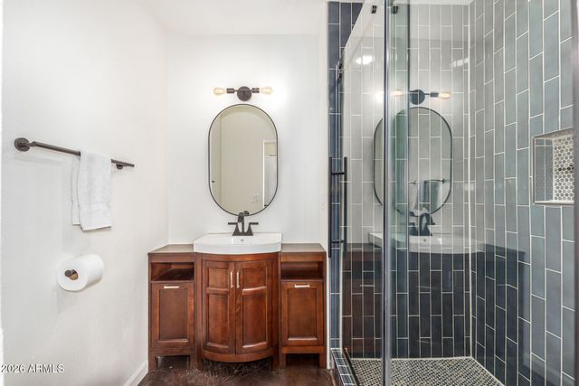 2402 W WELDON Avenue, Phoenix, AZ 85015