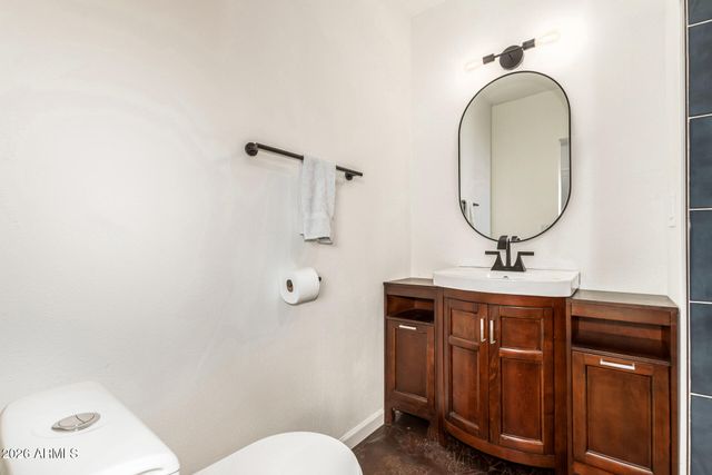 2402 W WELDON Avenue, Phoenix, AZ 85015