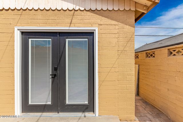 2402 W WELDON Avenue, Phoenix, AZ 85015