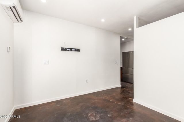 2402 W WELDON Avenue, Phoenix, AZ 85015