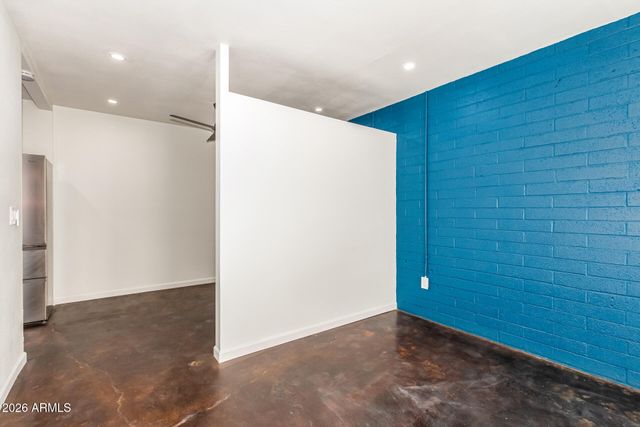 2402 W WELDON Avenue, Phoenix, AZ 85015