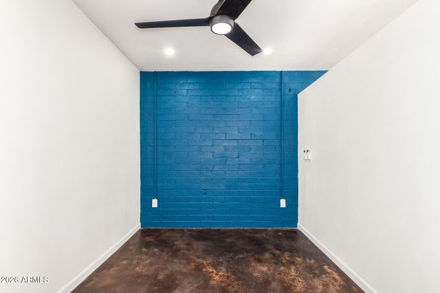 2402 W WELDON Avenue, Phoenix, AZ 85015