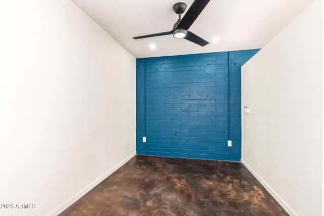 2402 W WELDON Avenue, Phoenix, AZ 85015