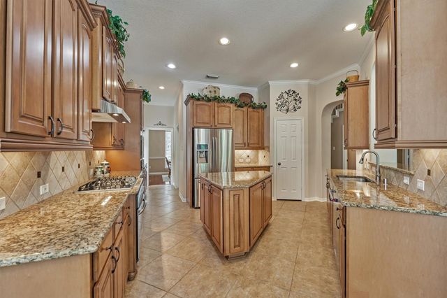 2500 Eagle Post Drive, Conroe, TX 77304