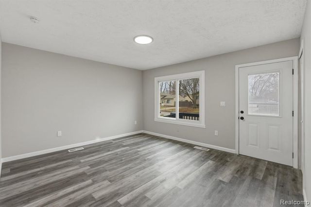 15527 Meadow Street, Romulus, MI 48174