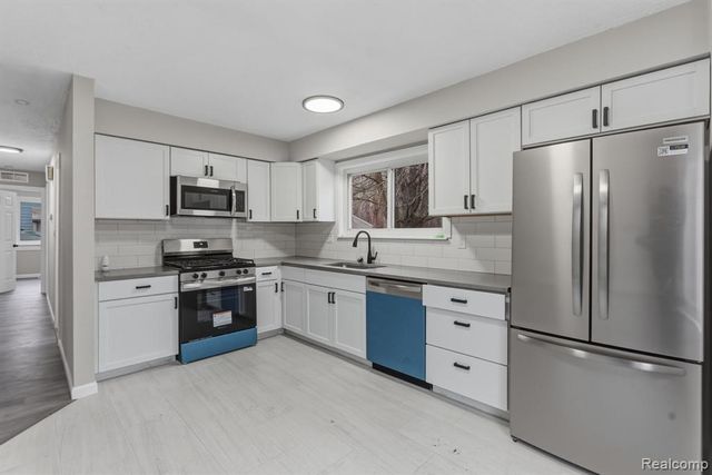 15527 Meadow Street, Romulus, MI 48174