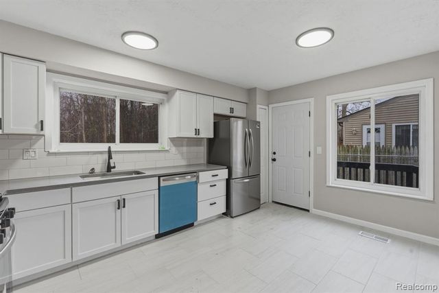 15527 Meadow Street, Romulus, MI 48174